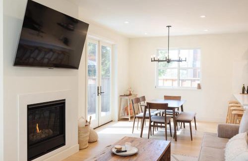 El Granada House | Private Coastal Escape Home Walk to Harbor Beaches & Dining