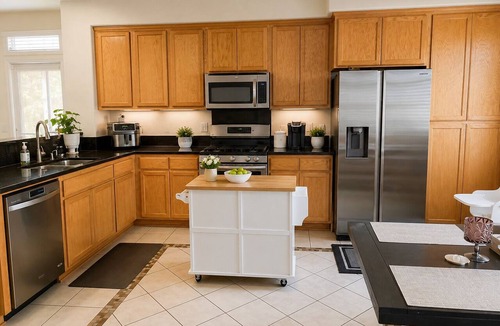 Tracy House | Private Cozy Queen Suite with Private Bathroom!