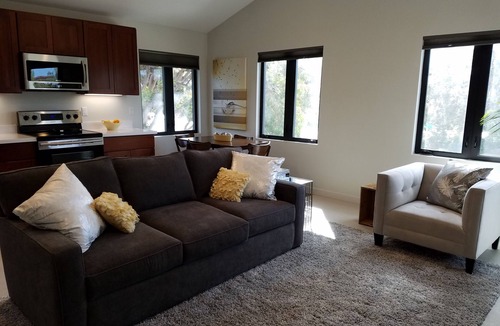 Cardiff-by-the-Sea Apartment | Private entrance 1 bedroom flat close to the beach in a quiet neighborhood