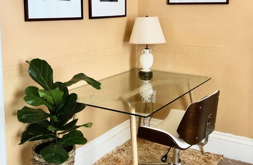 Western Addition Apartment | Private Entry + En-suite bathroom in XL Room