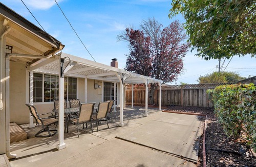 Centerville House | Private Fremont Home with Yard - easy Bay Area commute