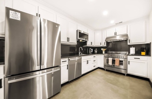 Village of La Jolla House | Private Garden 1BR , Heart of La Jolla Village