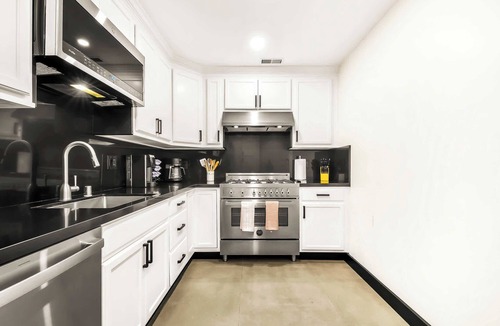 Village of La Jolla House | Private Garden 1BR , Heart of La Jolla Village