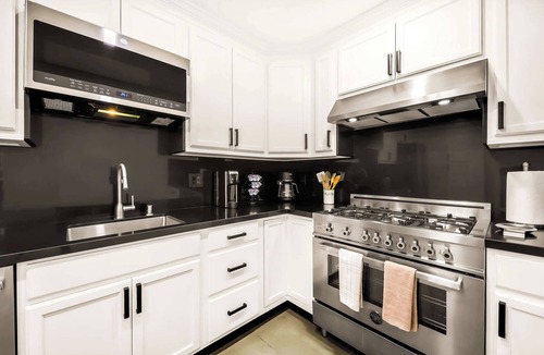 Village of La Jolla House | Private Garden 1BR , Heart of La Jolla Village