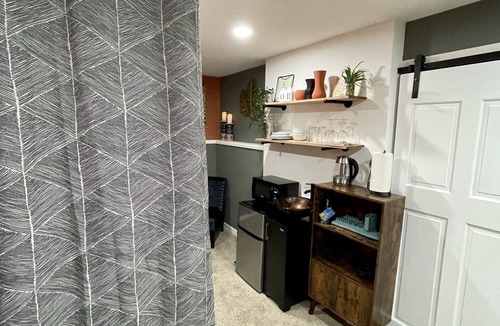West Salem House | Private getaway in a beautiful neighborhood