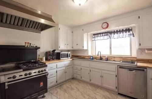 Sonora House | Private Group Retreat - Sleeps Up to 19 Overnight