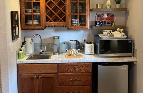 West Salem Apartment | Private Guesthouse with parking in front Queen bed close to wine tasting