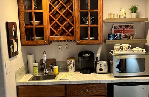 West Salem Apartment | Private Guesthouse with parking in front Queen bed close to wine tasting