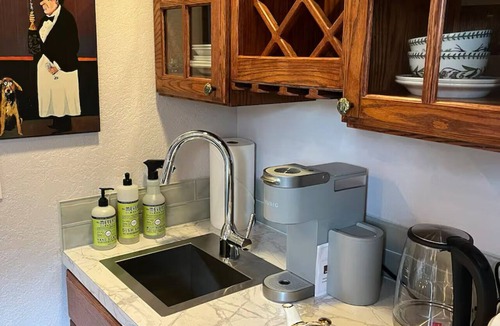 West Salem Apartment | Private Guesthouse with parking in front Queen bed close to wine tasting