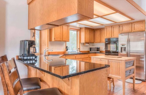 Sunriver House | Private hot tub, balcony, recently renovated bathr