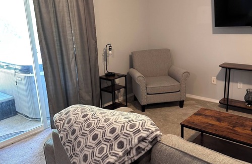 Mill Plain Apartment | Private Hot Tub, Charming 1-bedroom apartment in delightful Vancouver with WiFi