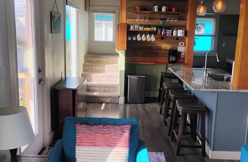 Nelscott House | Private hot tub, pet friendly, house in historic Nelscott neighborhood.