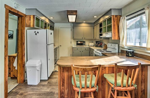 La Pine Cabin | Private La Pine Cabin Rental: 30 Mi to Bend!