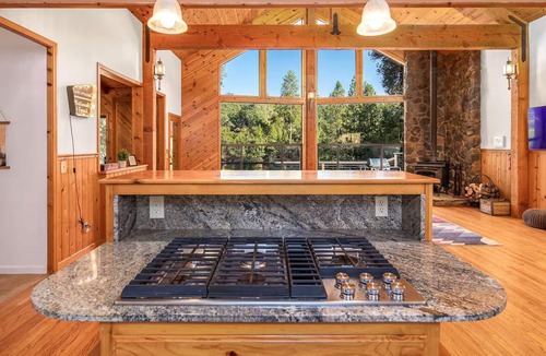 Midpines House | Private Lake Cabin Near Yosemite