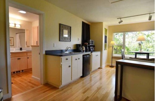Amazon Apartment | Private & Light - Walk to U of O!
