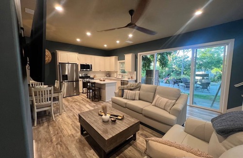 Folsom House | Private Luxury Pool House – Walk to Historic Folsom & Sutter St