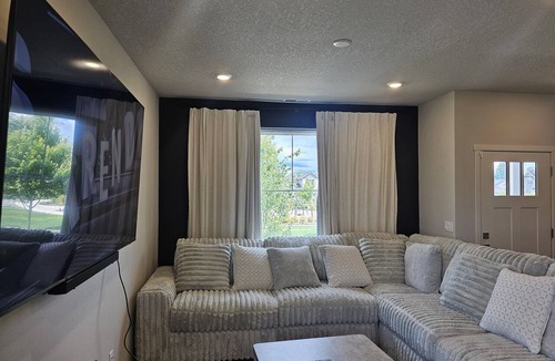 North Plains House | Private Master Suite Near Intel & Hillsboro & Portland