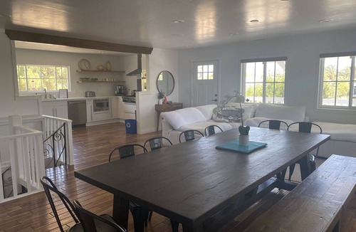 Temecula House | Private modern barn custom home, mini golf, ping pong.Best location.