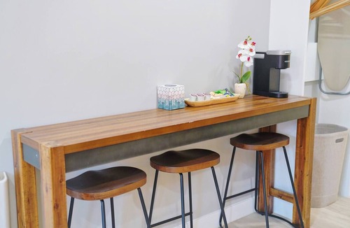 Cherryland Apartment | Private Modern Oasis near SF w/Kitchenette 22421C