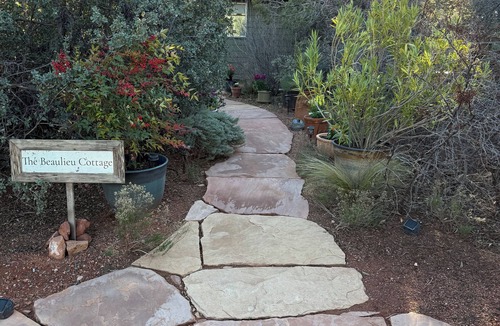 West Sedona Cottage | Private modern one-bedroom cottage in Sedona