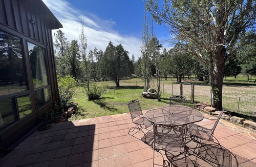 Payson Cabin | Private Mountain Retreat with room to roam! Horses welcome!