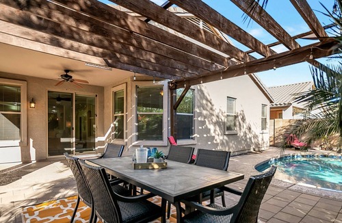 Tramonto House | Private Pool, BBQ, WIFI + Community Heated Pools/Spa/Tennis, Basketball & Volleyball Courts & Parks!