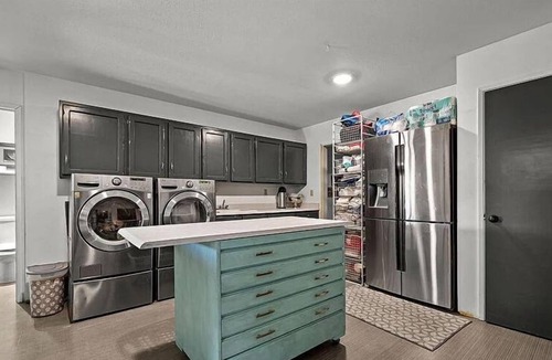 Altamont House | Private Room in home with year round heated pool and hot tub.