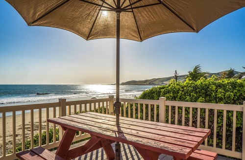 Cayucos House | Private stairs to beach on Pacific Ave walk to town