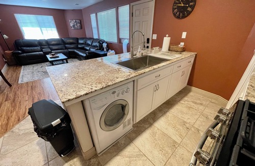 Santa Maria Apartment | Private top floor spacious 1 bedroom retreat - Guesthouse