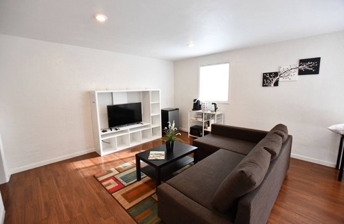 Daly City House | Private Unite in Daly City near Bart & San Francisco