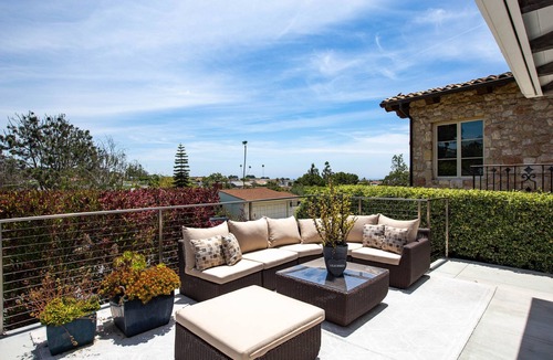 Corona del Mar House | Private Wading Pool Home with Patio