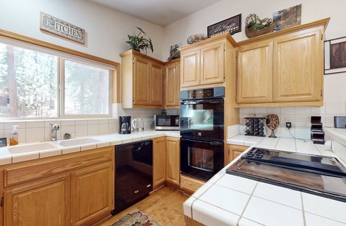Montgomery Estates House | Professionally decorated mountain retreat with private hot tub & home theater