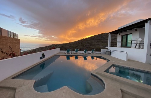 Cerritos House | PROMO 5% WEEKLY/10% MONTHLY Villa Emidora with heated pool and Jacuzzi!