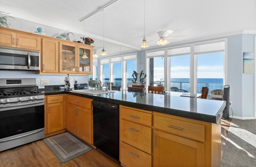 Depoe Bay Condo | Promo! Three Bedroom Oceanfront Condo, Wifi, HDTV, Hot Tub and Indoor Pool