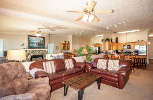 Depoe Bay Condo | Promo! Top Floor, Corner Oceanfront Condo - Indoor Pool/Hot Tub/Wifi and HDTV!
