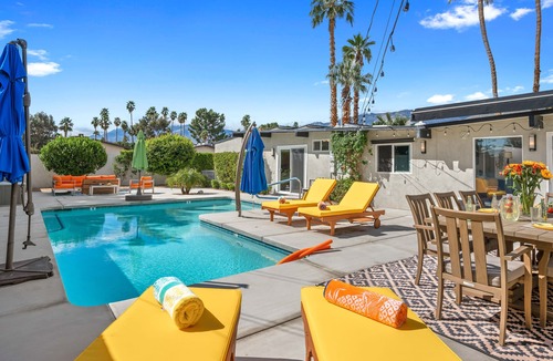 Sunmor House | PS Hipster: Mid-Century Charm and Whimsy With Modern Comfort