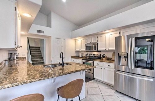 Chandler Cottage | Putting Green! Desert Group Getaway in Chandler