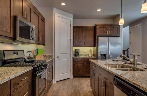 Santa Clara Condo | PVZ 82| Pool, Slides & Zion Views * Patio dining