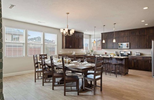 Santa Clara House | PVZ105| Across Water Park * Pvt Hot Tub * Arcades