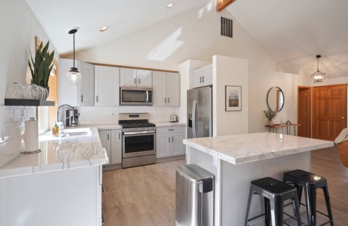 Southwest Bend House | Quail Covey - Hot Tub, AC, Beautiful, Fully Fenced Yard, Close to Everything!