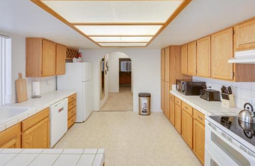 Sunridge Estates House | Quaint Bullhead City Getaway ~ 2 Mi to River!