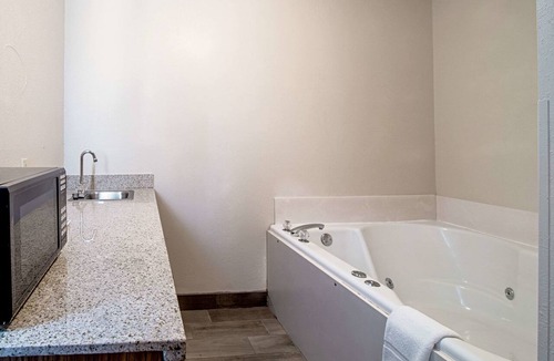 Huron Hotel | Quality Inn Huron
