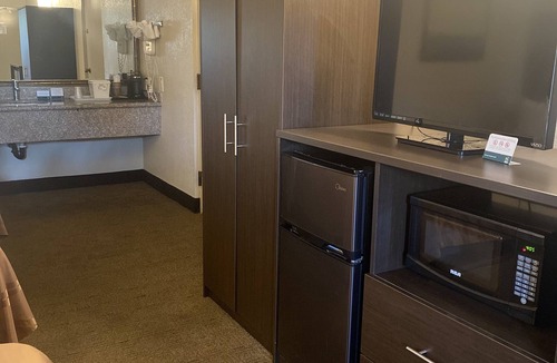 Riverside Hotel | Quality Inn Riverside near UCR and Downtown