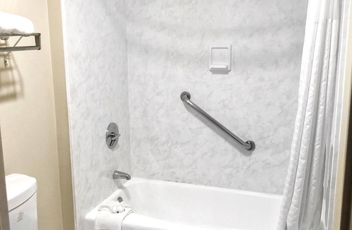 Riverside Hotel | Quality Inn Riverside near UCR and Downtown