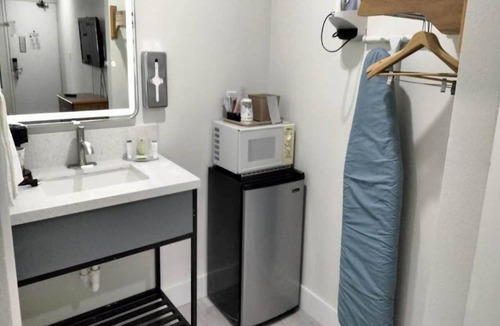 Barstow Apartment | Queen Bed|Accessible|Nsmk