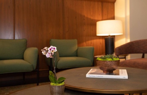 South Beach Hotel | Queen Room at Historic Waterfront Hotel |Free Breakfast | Onsite Japanese Dining