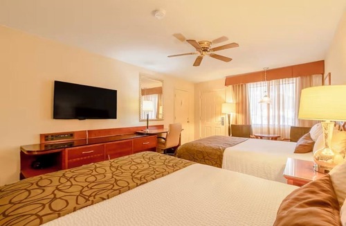 Yuma Townsite Hotel | Queen Room Stay | Near Yuma Crossing & Historic Downtown