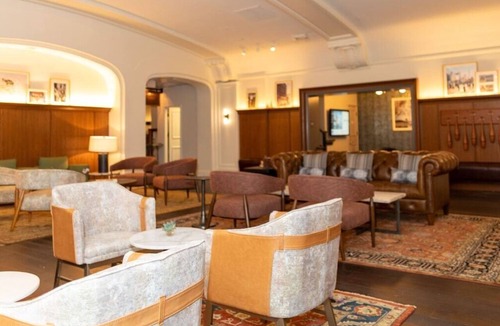 South Beach Hotel | Queen Room with Direct Bay Bridge Views + Free Breakfast & Pet-Friendly