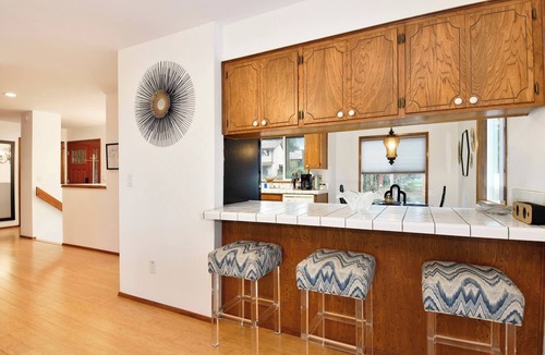 Oatfield House | Quiet and Hip Hillside Retreat: All King Beds!