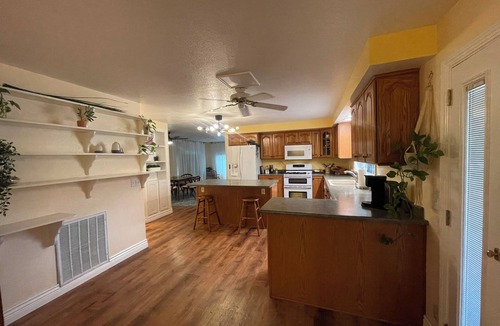 Red Bluff House | Quiet bungalow! 5min from I-5, hwy 36 & hwy 99 — 4min to Red Bluff Fairgrounds